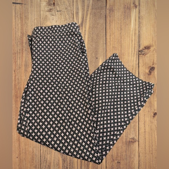 J. Jill Floral Pattern Cropped Capri Pants - Picture 2 of 4